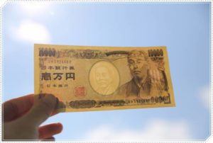 初任給で親にプレゼントする現金の相場はいくら？おすすめの平均金額！