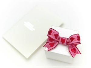 【母の日】プレゼントの変わり種をインタビューしてみたら、世代の格差がヤバかった